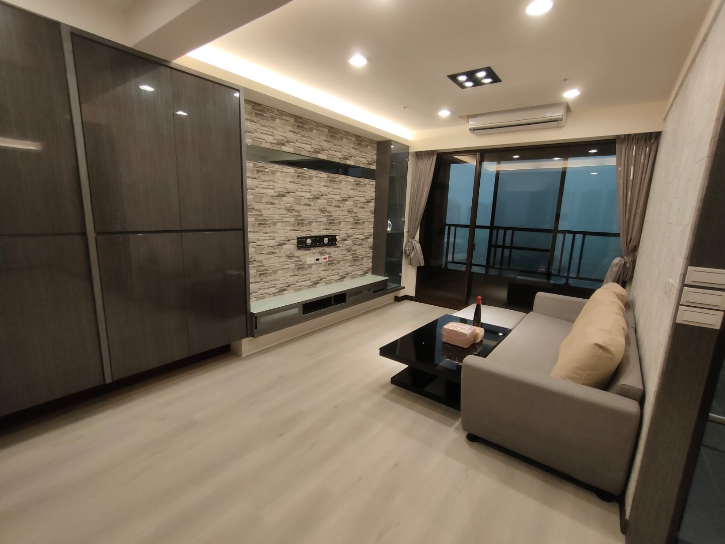 /imgs/flooring/82DBF9FD-9C49-46E1-B502-F76D0F5CDDF0.jpg