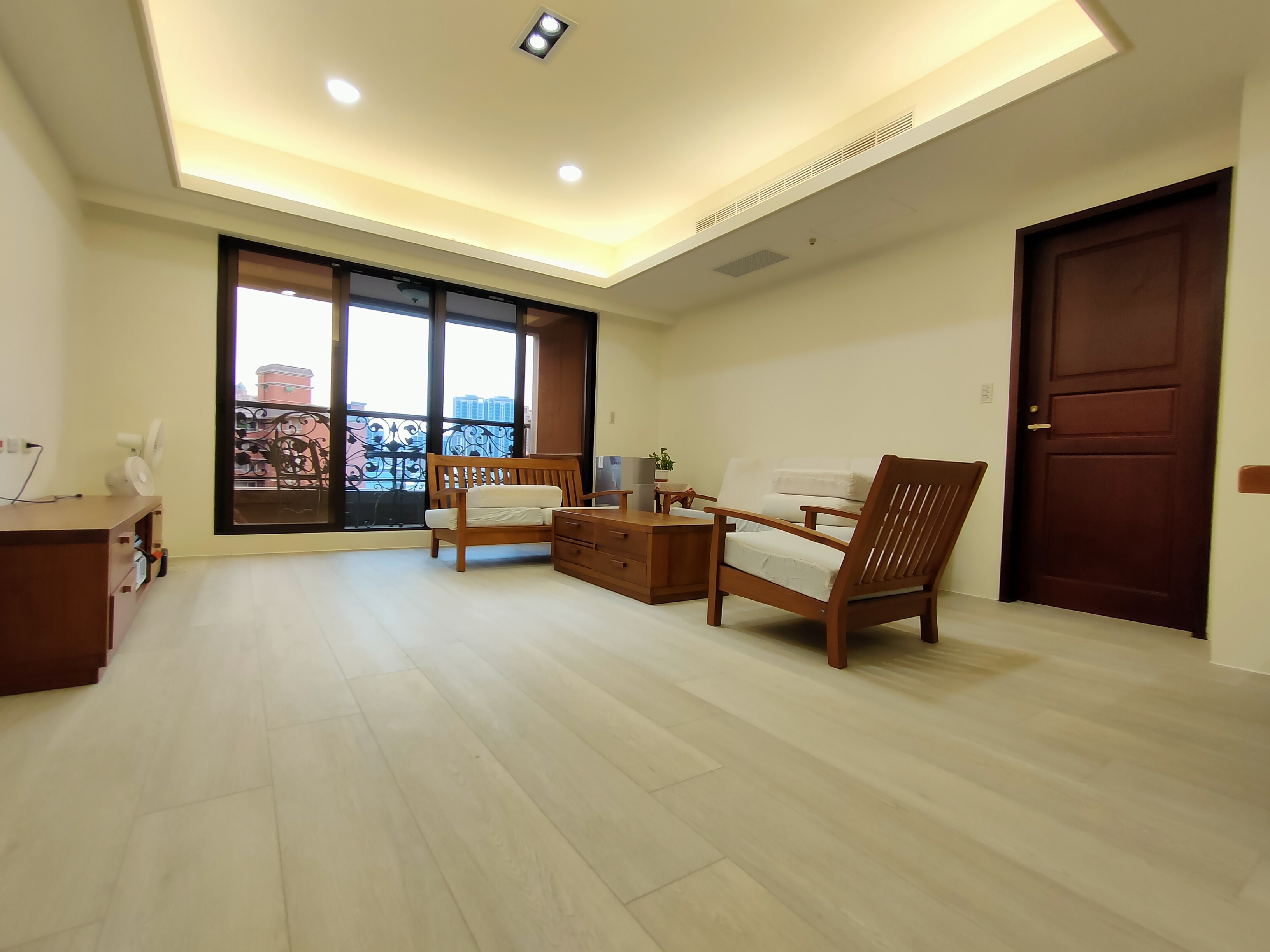 /imgs/flooring/AFB90516-DAB9-474F-9CCC-96F1B28EBD3E.jpg
