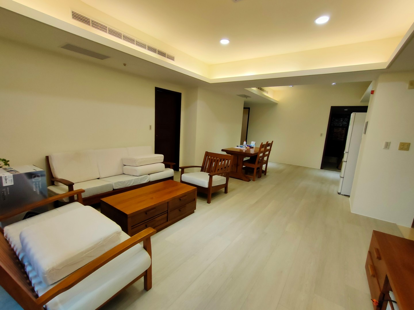 /imgs/flooring/D3D002E5-5198-4C96-AD19-9DAA69FA83FA.jpg