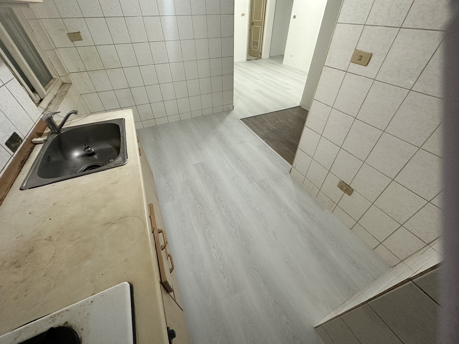 /imgs/flooring/S__27557934_0.jpg