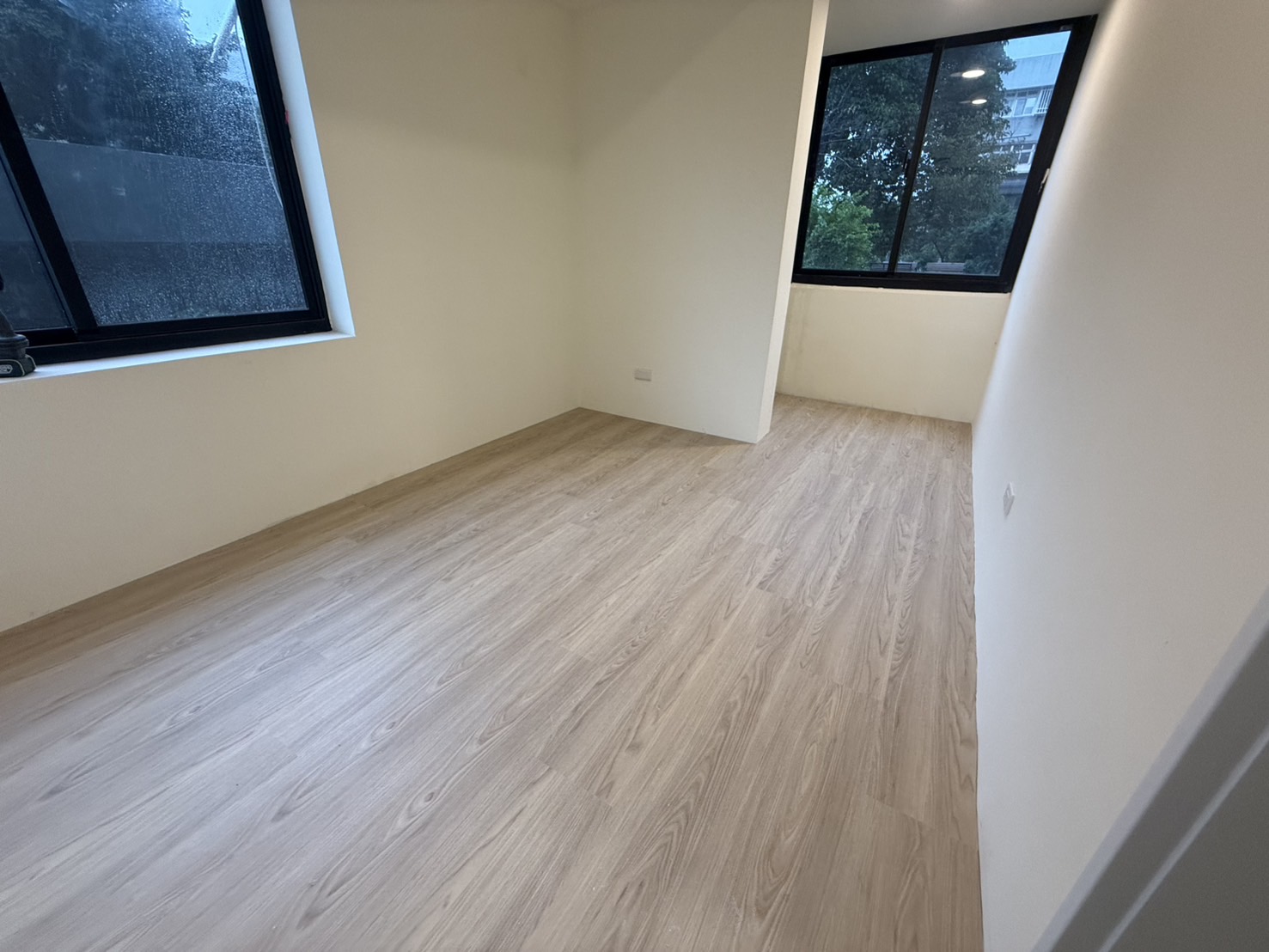 /imgs/flooring/S__27557943.jpg
